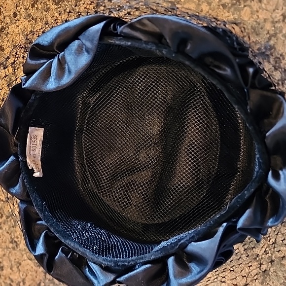 Vintage Black Net Hat, Union Made - Picture 3 of 5